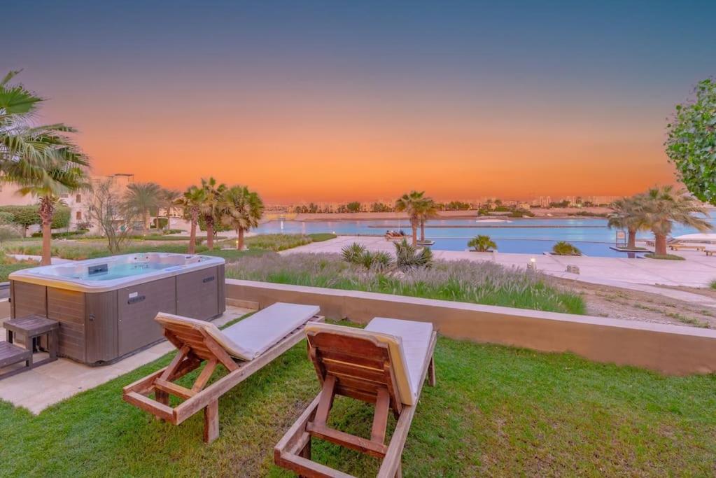 Gouna Retreat 2br Waterside Hot Tub & Pool Appartement